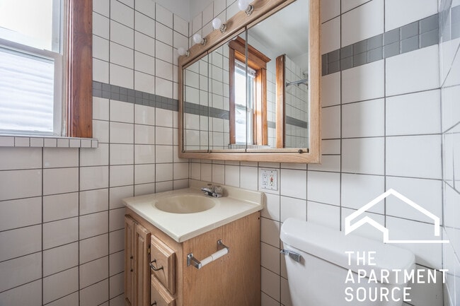 Building Photo - 2442 N Ashland Ave