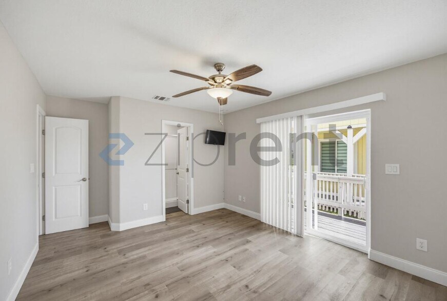 Building Photo - Unit