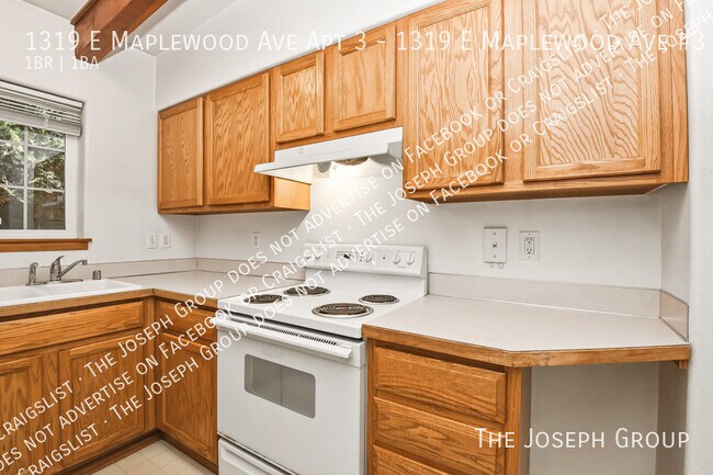 Building Photo - 1319 E Maplewood Ave