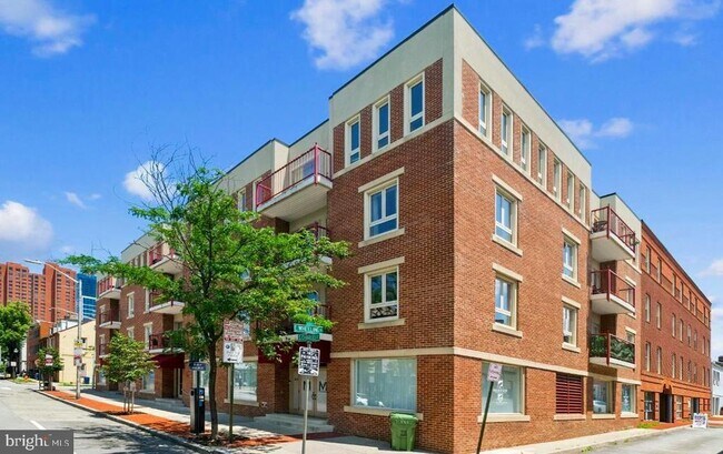 Building Photo - 911 S Charles St