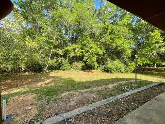 Building Photo - Lake Drive