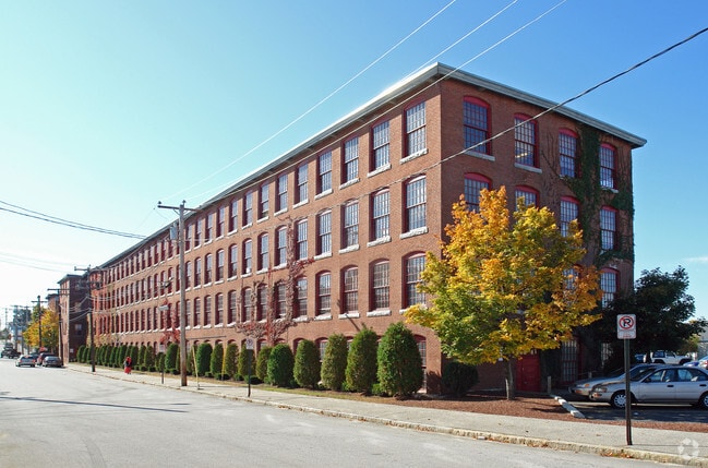 Building Photo - 470 Silver St