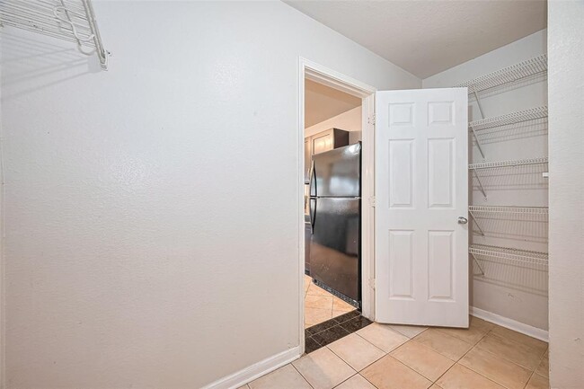Building Photo - 12927 Pale Ivy Ln
