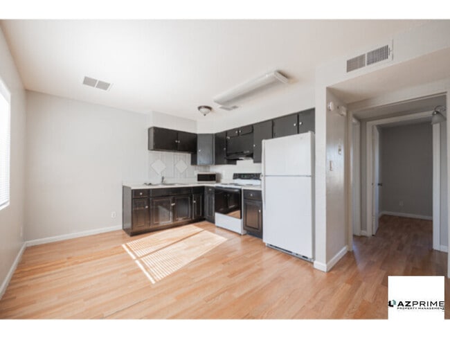 Building Photo - MOVE IN SPECIAL / FREE FIRST MONTH RENT! S...