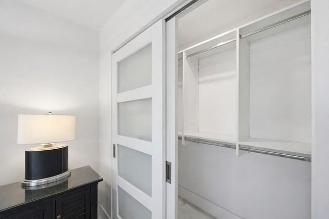 Building Photo - 1706 NE 28th Dr