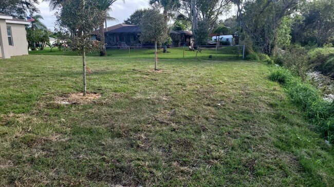 Building Photo - 1524 SW Bermel Ave