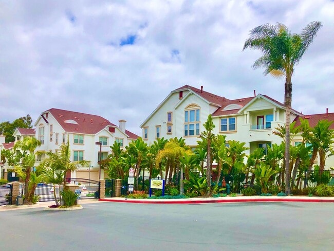Building Photo - Beautifully Upgraded & Appointed End Condo...