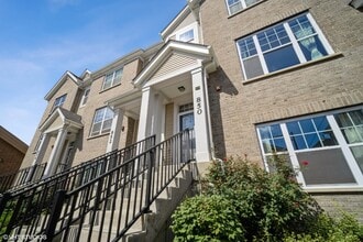 Building Photo - Lexington Circle West