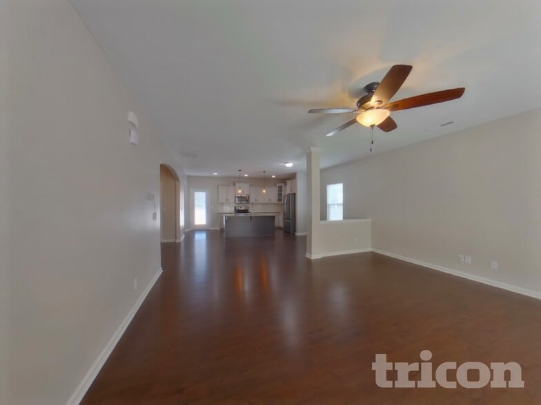 Building Photo - 809 Valley Creek Dr