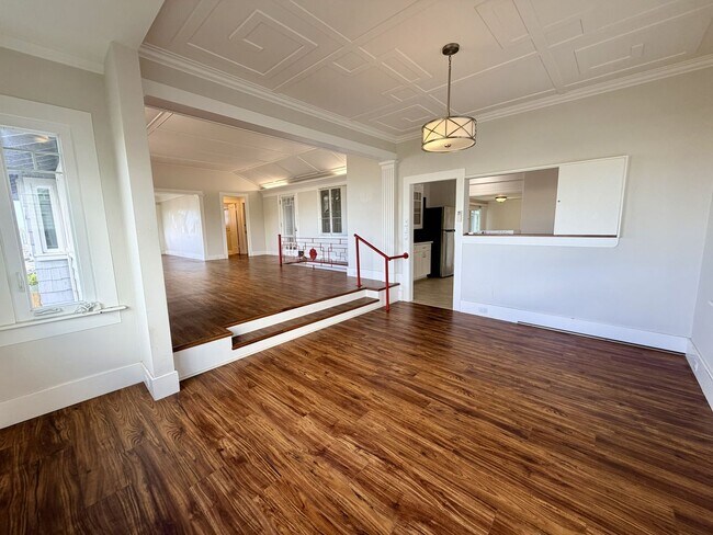 Building Photo - Exclusive Lower Manoa Historical Estate:  Panoramic Diamond Head Views & Modern Features