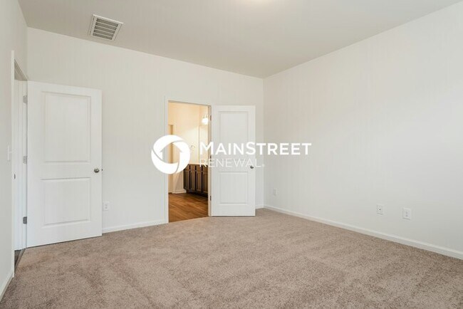 Building Photo - 4 Bedroom Pet-Friendly Home in Zebulon, NC with Main Street Renewal