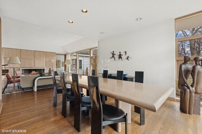 Building Photo - 155 S Deere Park Dr