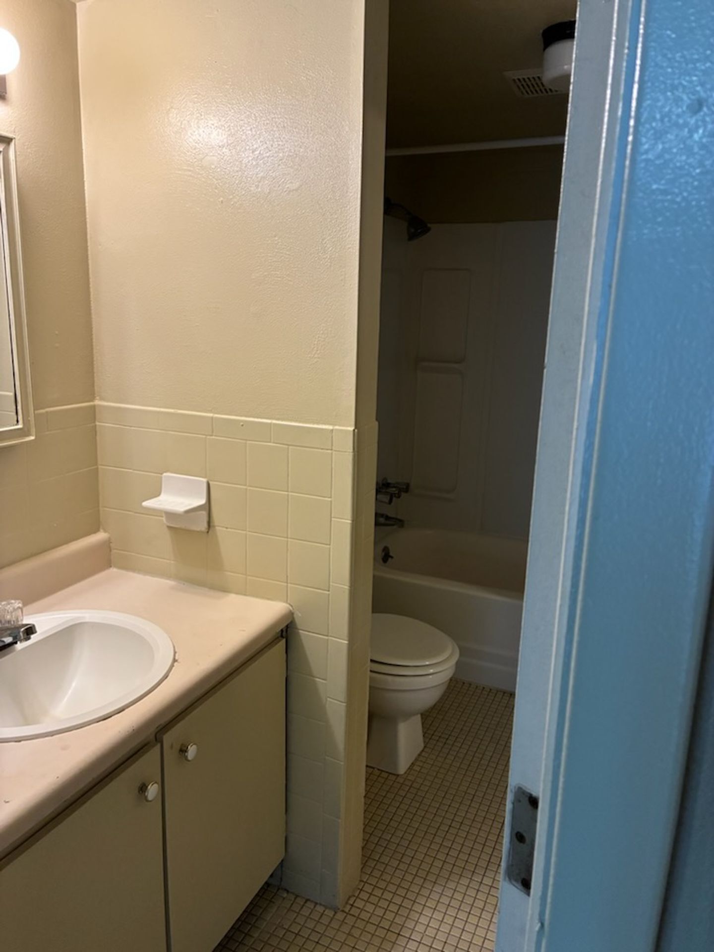 Building Photo - 1160 Grand Terrace Dr