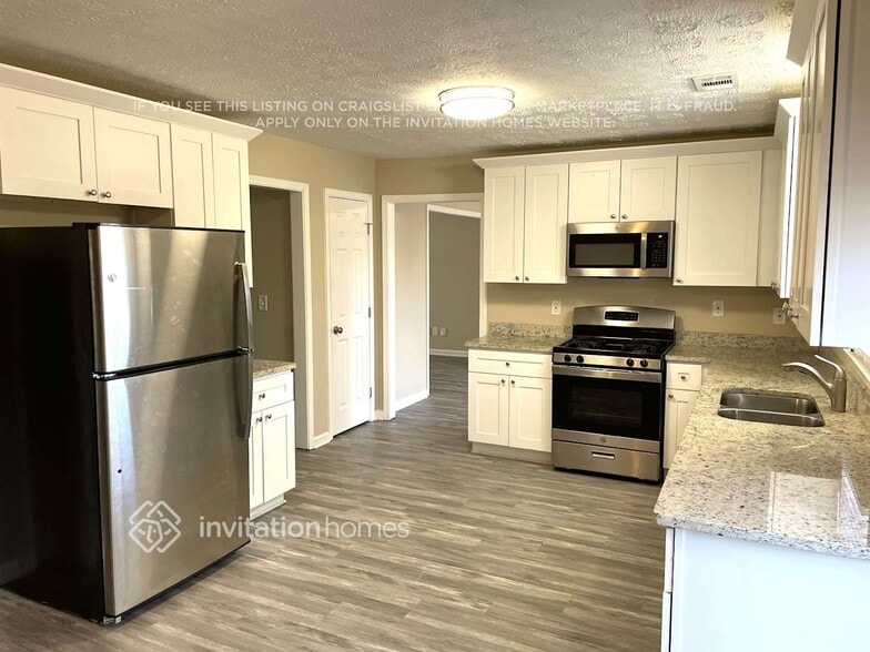 Building Photo - 3840 Arbor Ln SE