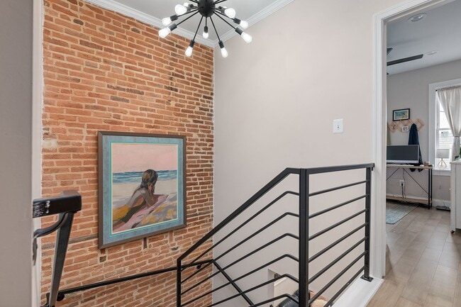 Building Photo - Bright & Immaculate 2 Bed · 3 Bath