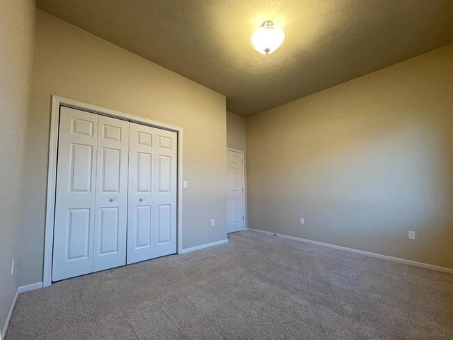 Building Photo - 323 W Main St