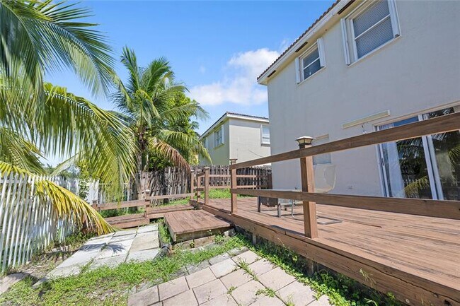 Building Photo - 1512 SW 106th Ave