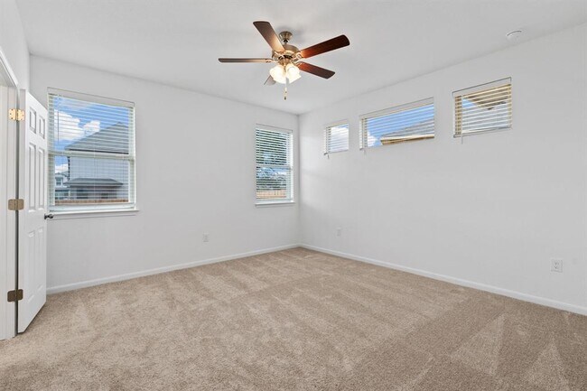 Building Photo - 348 Rend Dr