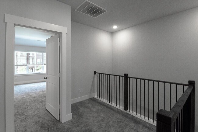 Building Photo - 817 Crystal Oak Ln