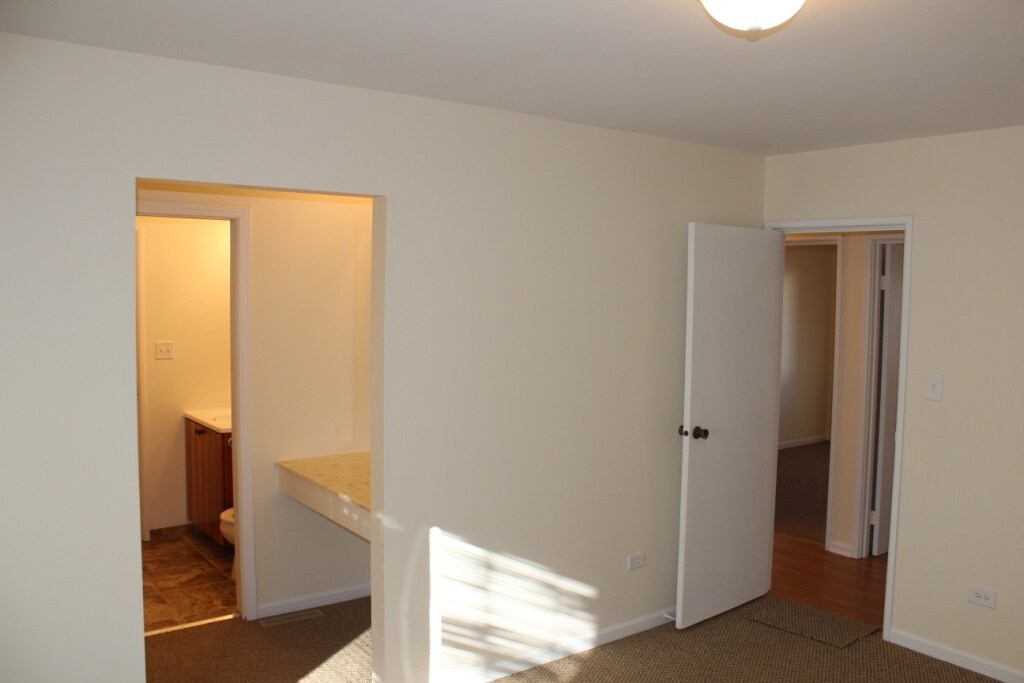 Building Photo - 10S433 Echo Ln