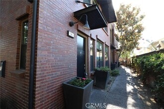Building Photo - 561 W Maple Ave