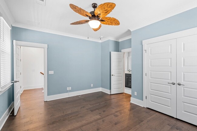 Building Photo - Better than new 4 bedroom + office on larg...