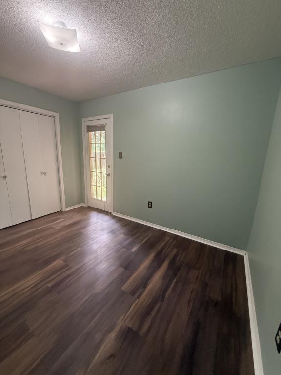 Building Photo - 1745 James Buchanan Dr