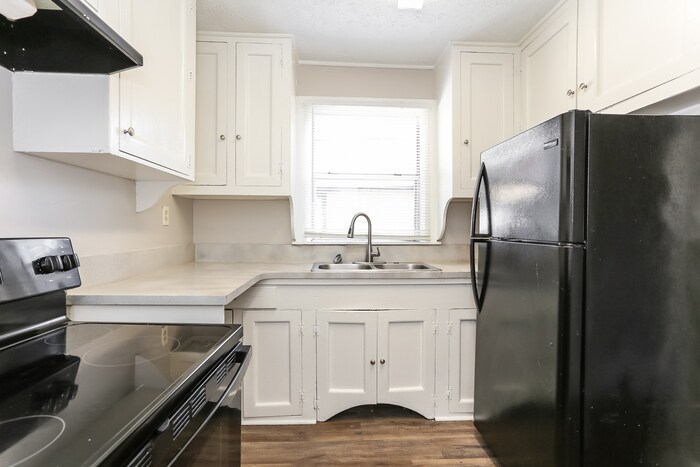 Building Photo - 6517 Sunset Dr