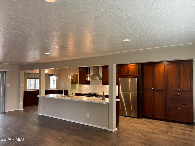 Building Photo - 9220 Lait Dr