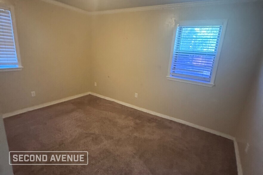 Building Photo - 10 Compass Point St