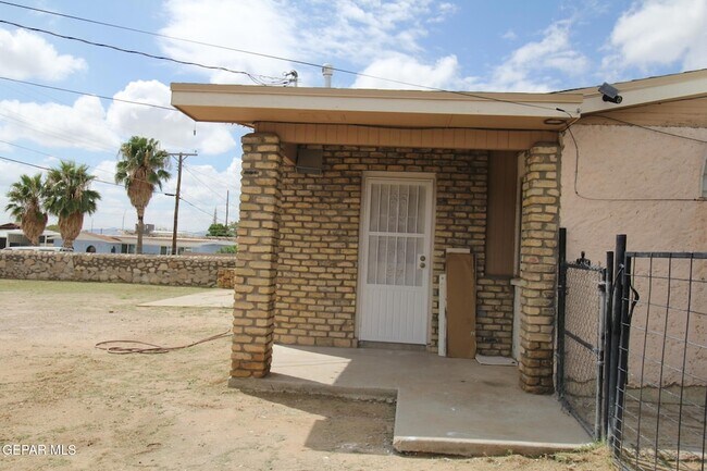 Building Photo - 906 Geronimo Dr