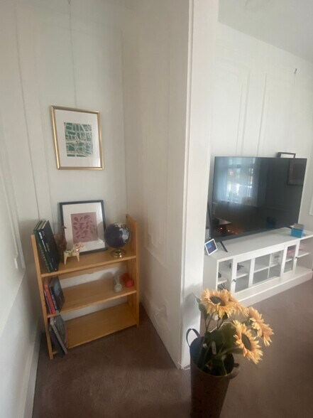 Building Photo - 101 Hynes Ave