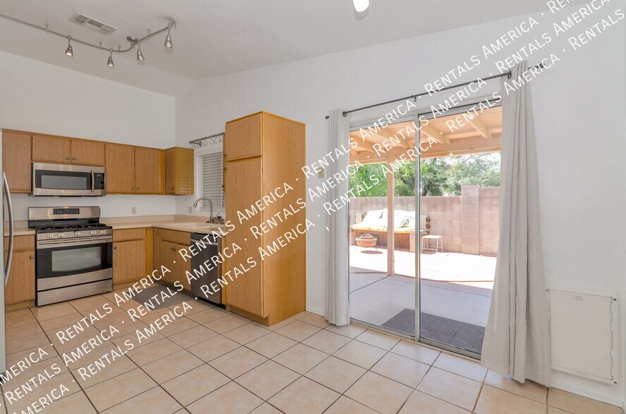 Building Photo - 4732 S Fenwick Dr