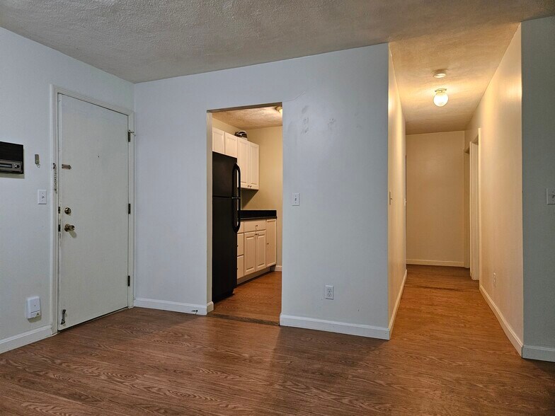 Building Photo - 310 Brook Village Rd