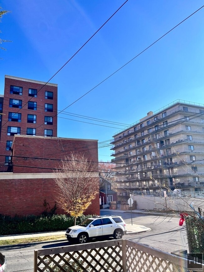 Building Photo - Crescent Pl, Yonkers