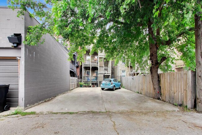 Building Photo - 1729 W Erie St