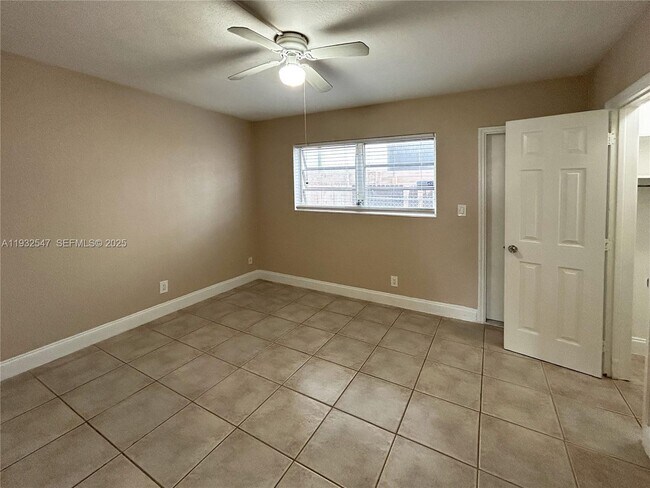 Building Photo - 715 NE 6th St