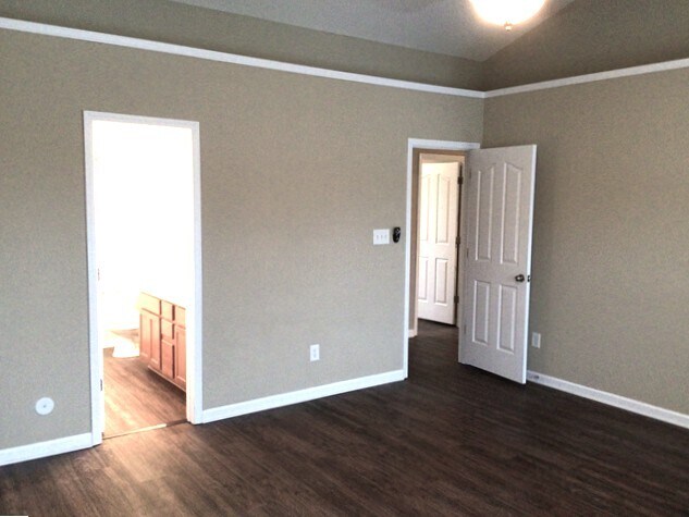 Building Photo - 2524 Ingleside Dr