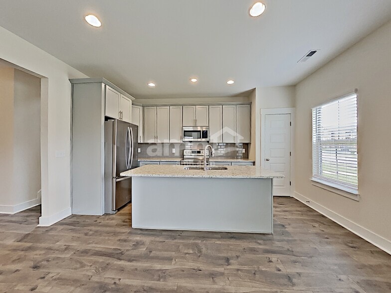 Building Photo - 5141 Jack Byrnes Dr