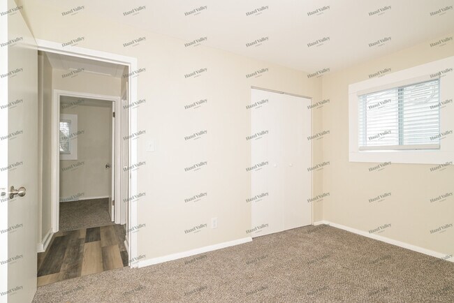 Building Photo - 1218 Baron Ave