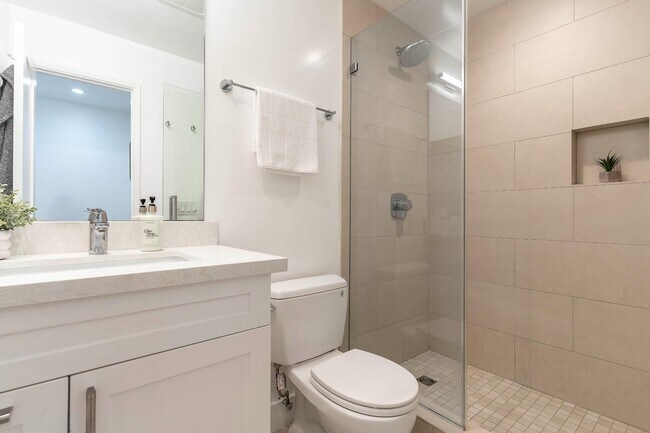 Building Photo - 5305 Ridgeview Cir