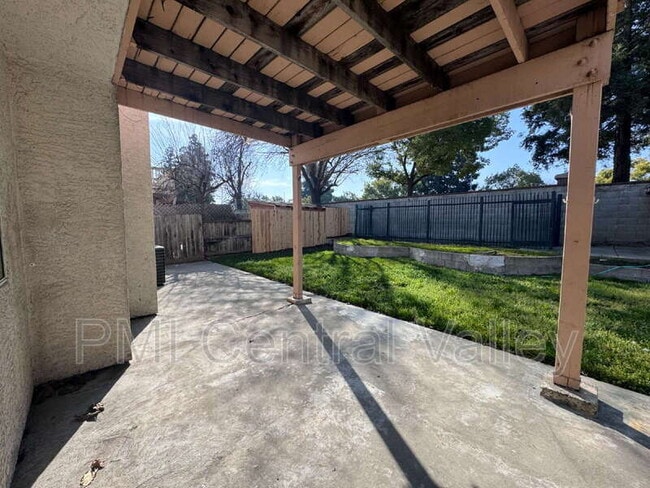 Building Photo - 10335 Point Reyes Cir