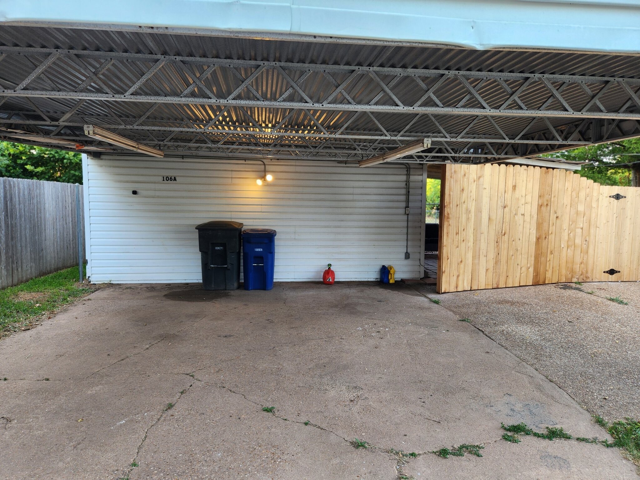Building Photo - 106 E Southfield Rd