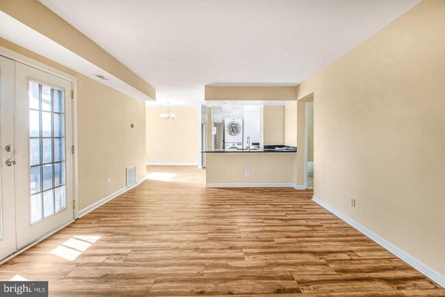 Building Photo - 2502 Markham Ln