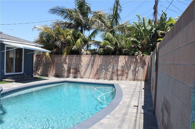 Building Photo - 5192 Robinwood Dr