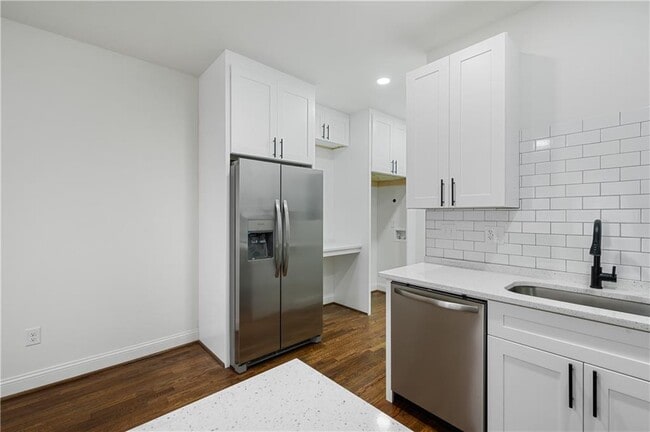 Building Photo - 405 4th St NE