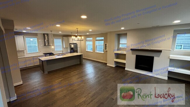 Building Photo - Spacious Issaquah Townhome w/ Entry-Level Suite & 2-Car Garage