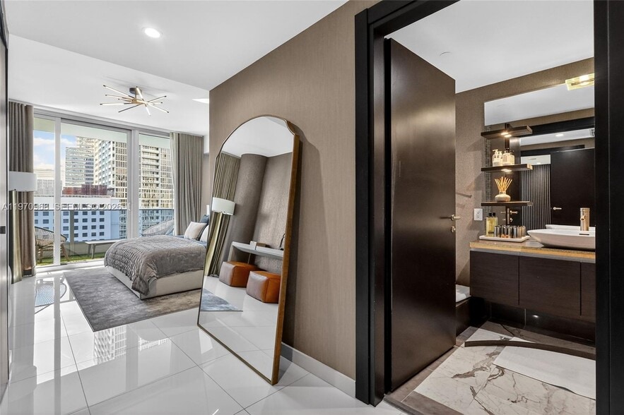 Building Photo - 200 Biscayne Boulevard Way