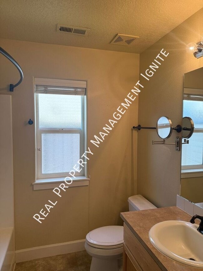 Building Photo - 20633 Couples Ln