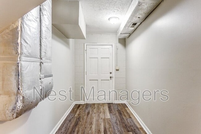 Building Photo - 1089 Essex Pl